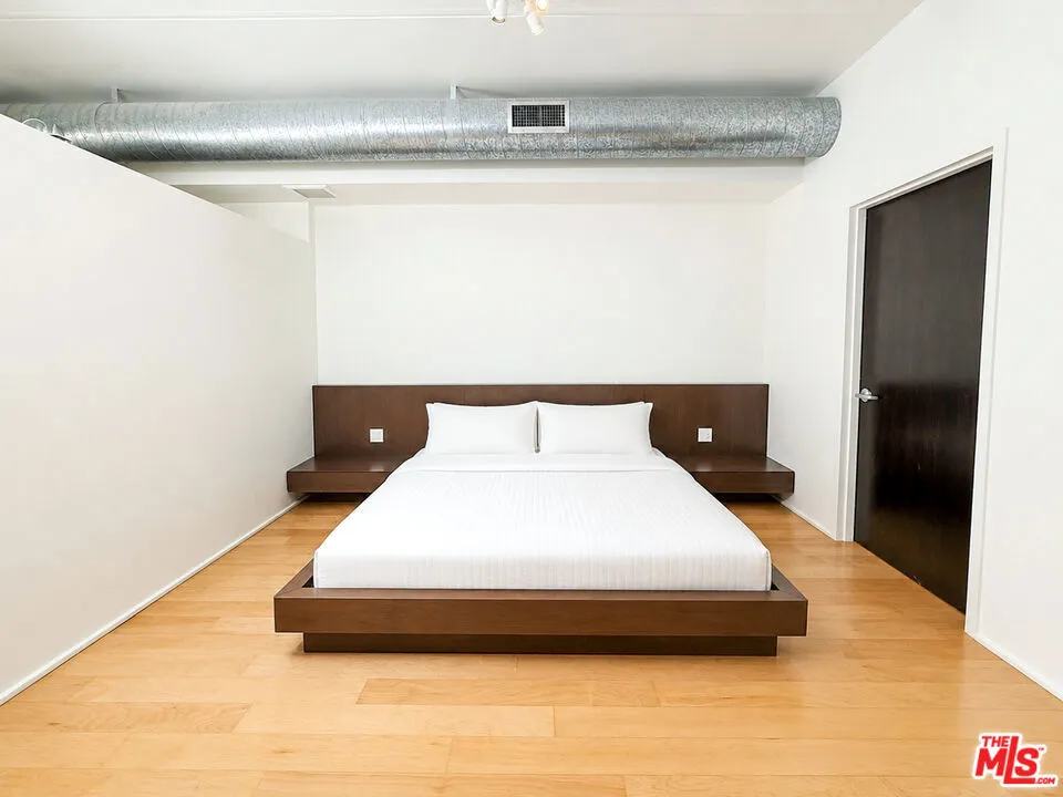 1100 S Hope Street #1510 Los Angeles, CA 90015