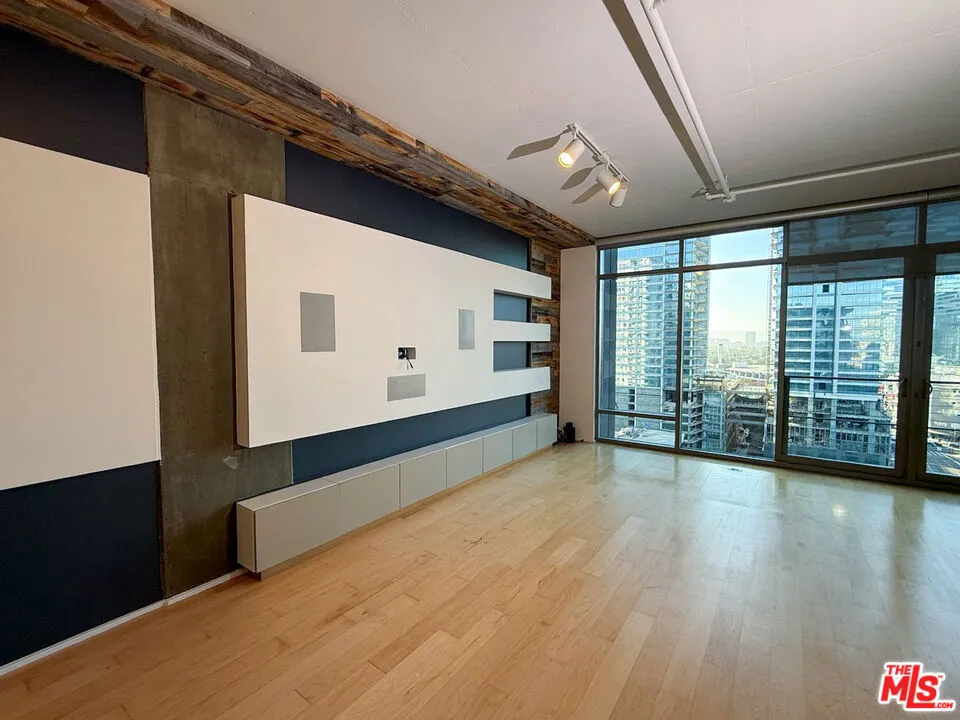 1100 S Hope Street #1510 Los Angeles, CA 90015