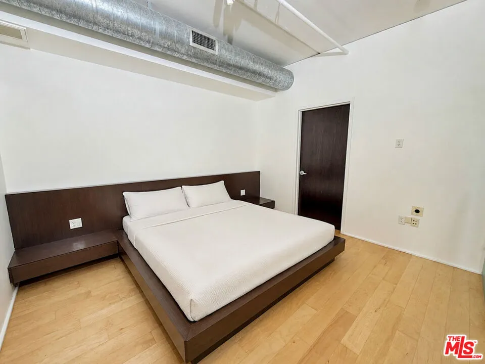 1100 S Hope Street #1510 Los Angeles, CA 90015