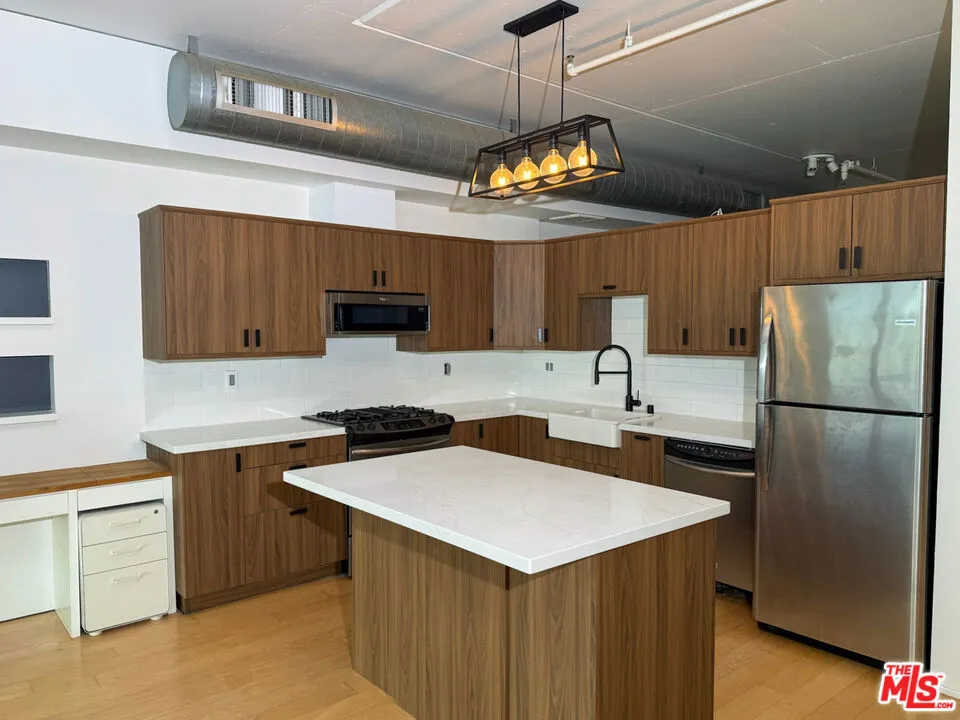 1100 S Hope Street #1510 Los Angeles, CA 90015