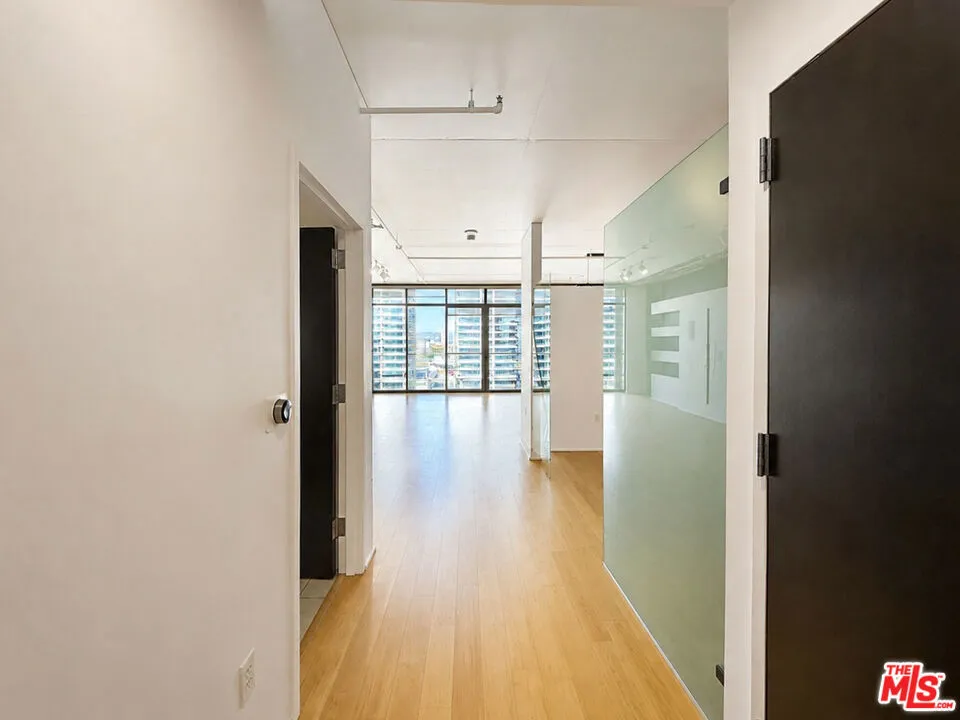1100 S Hope Street #1510 Los Angeles, CA 90015