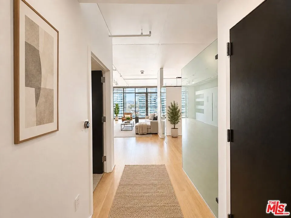 1100 S Hope Street #1510 Los Angeles, CA 90015