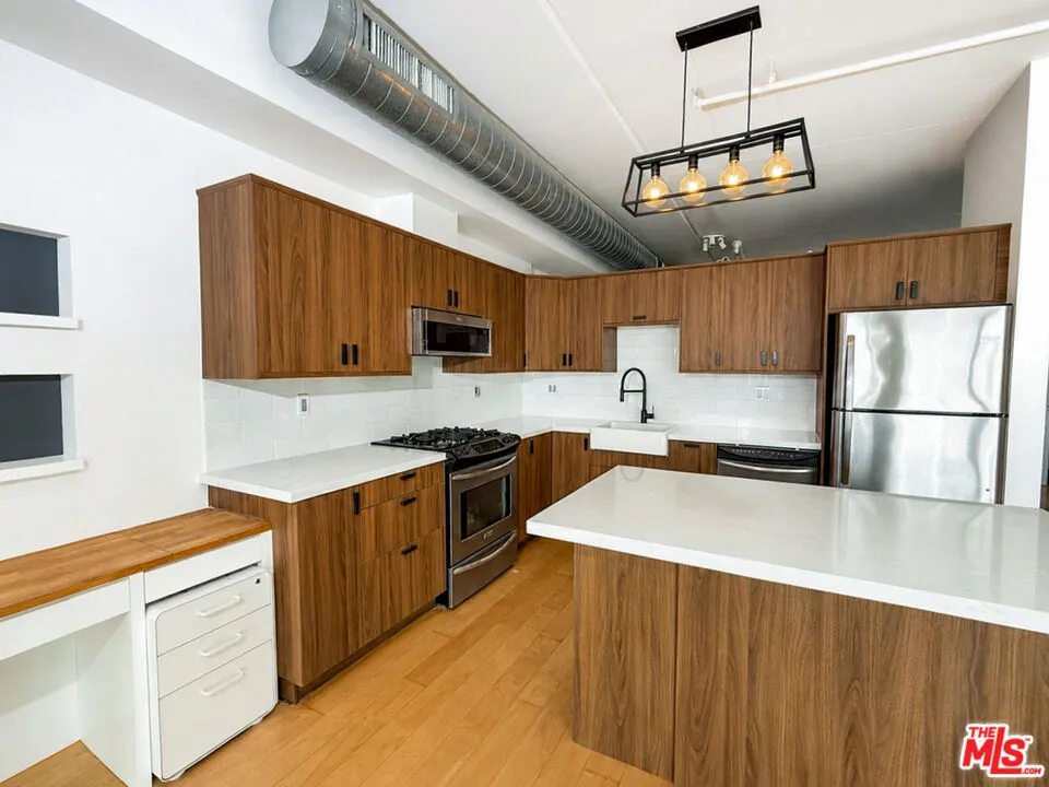 1100 S Hope Street #1510 Los Angeles, CA 90015