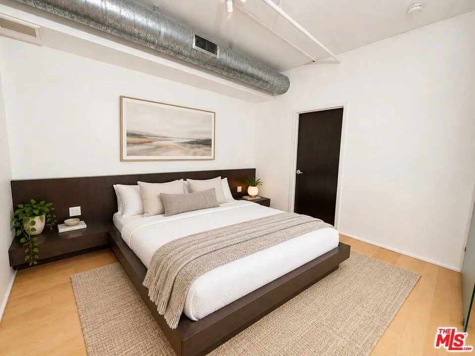 1100 S Hope Street #1510 Los Angeles, CA 90015