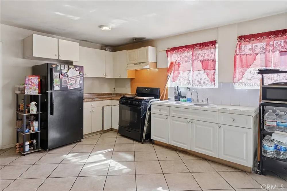 14212 Vanowen Street Van Nuys, CA 91405