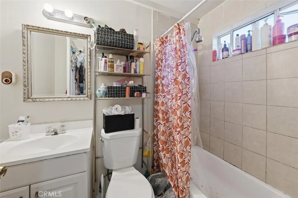 14212 Vanowen Street Van Nuys, CA 91405