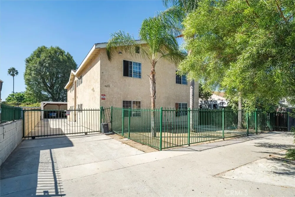 14212 Vanowen Street Van Nuys, CA 91405