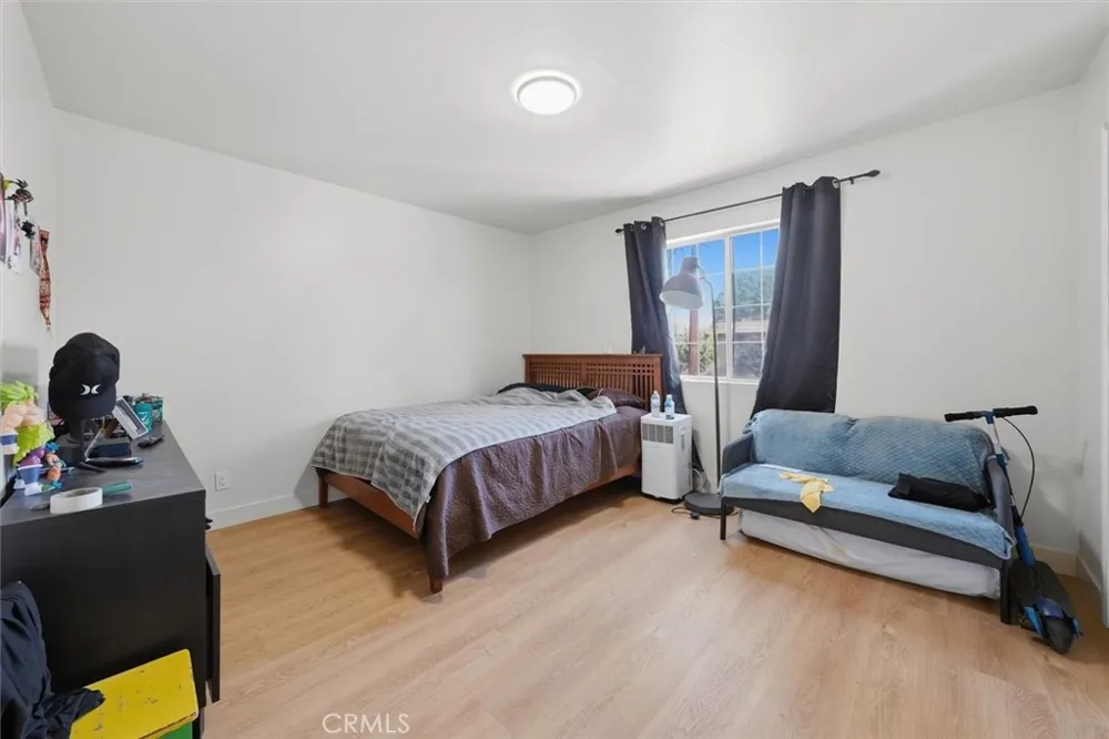 14212 Vanowen Street Van Nuys, CA 91405