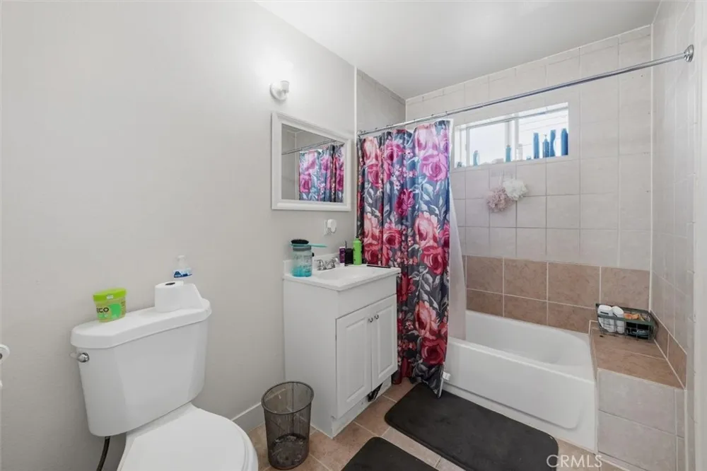 14212 Vanowen Street Van Nuys, CA 91405