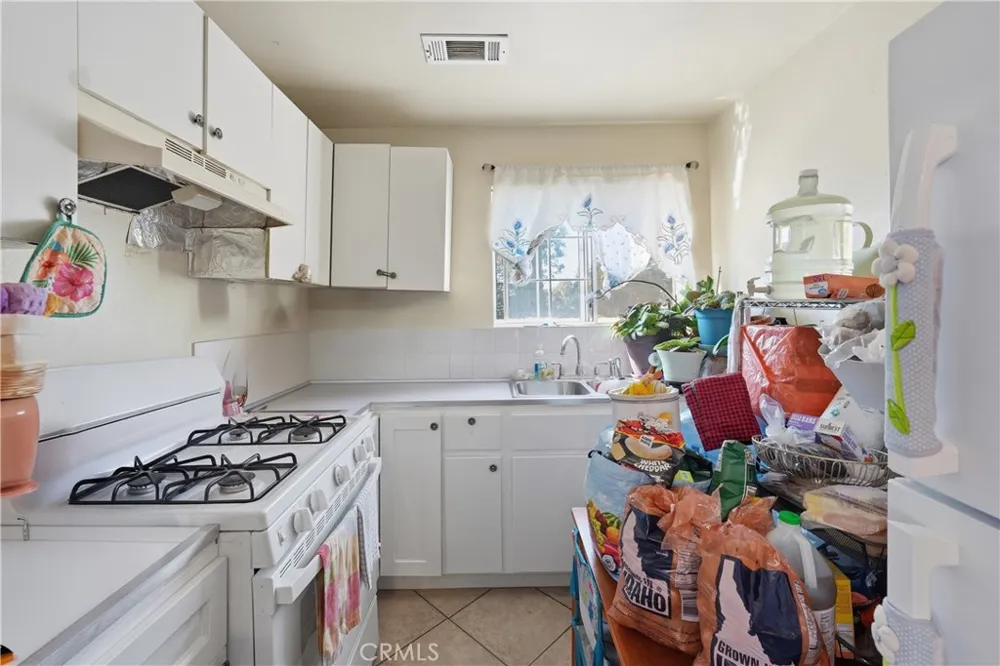 14212 Vanowen Street Van Nuys, CA 91405