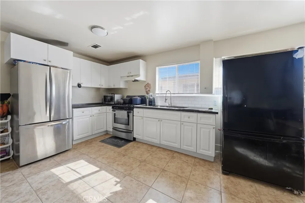 14212 Vanowen Street Van Nuys, CA 91405
