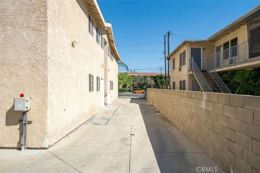 14212 Vanowen Street Van Nuys, CA 91405