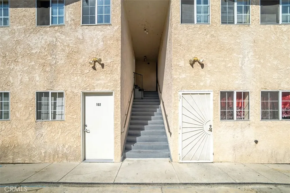 14212 Vanowen Street Van Nuys, CA 91405