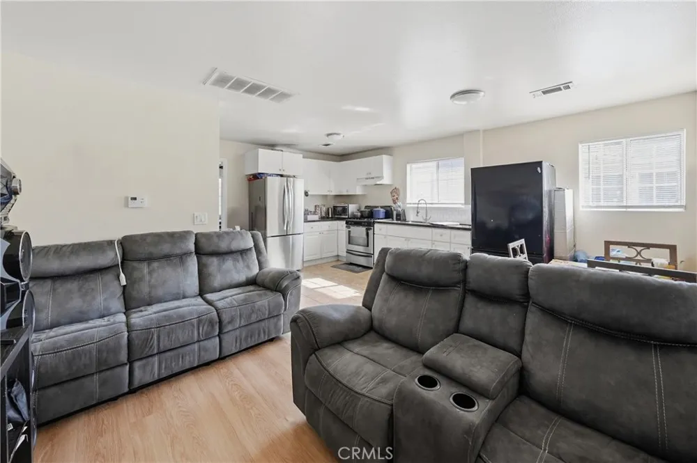 14212 Vanowen Street Van Nuys, CA 91405