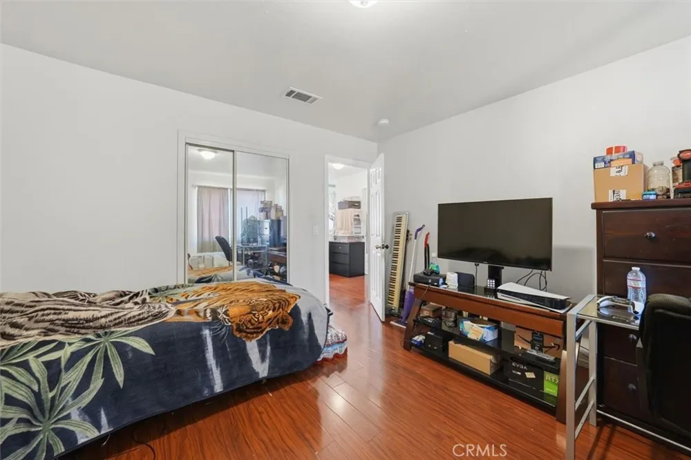 14212 Vanowen Street Van Nuys, CA 91405