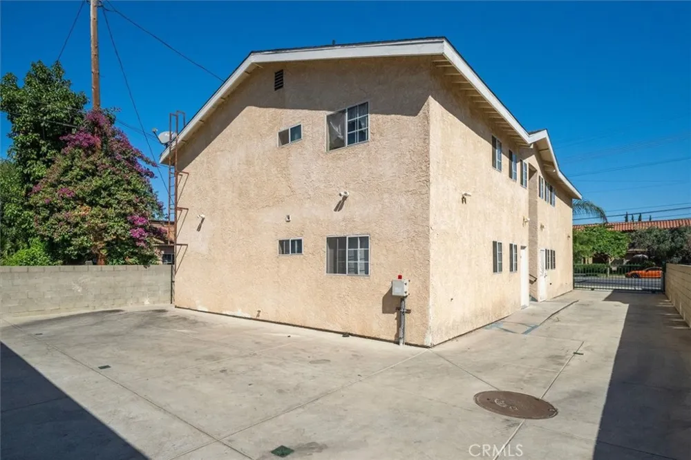 14212 Vanowen Street Van Nuys, CA 91405