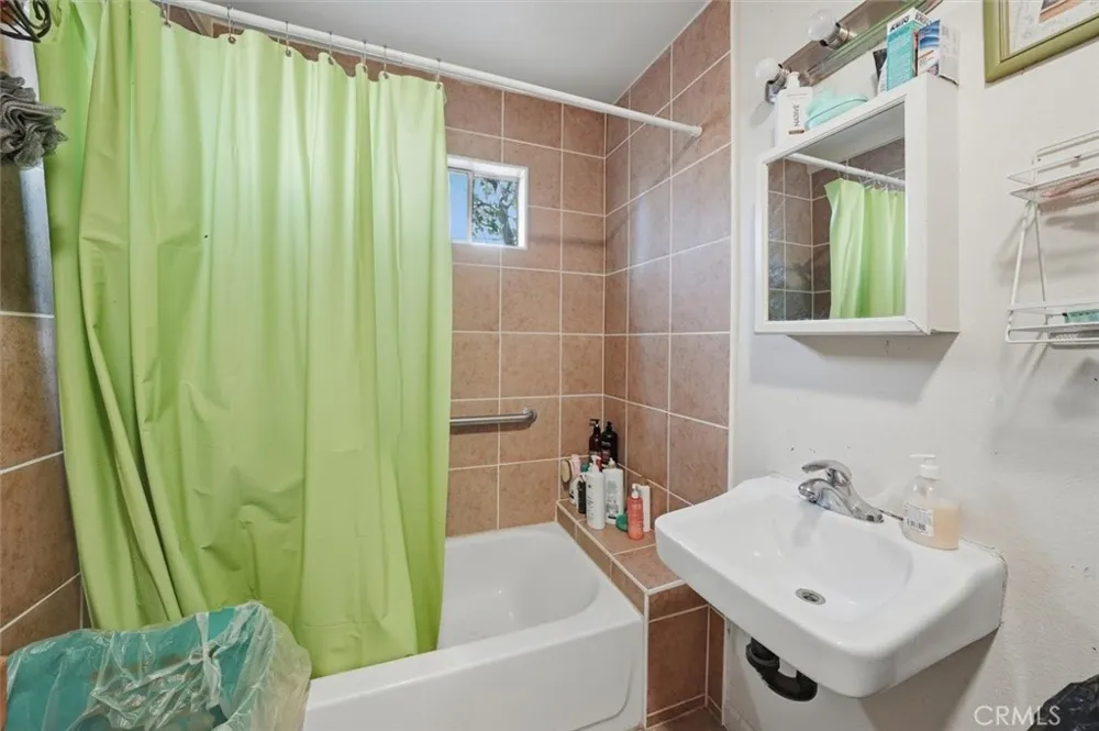 14212 Vanowen Street Van Nuys, CA 91405