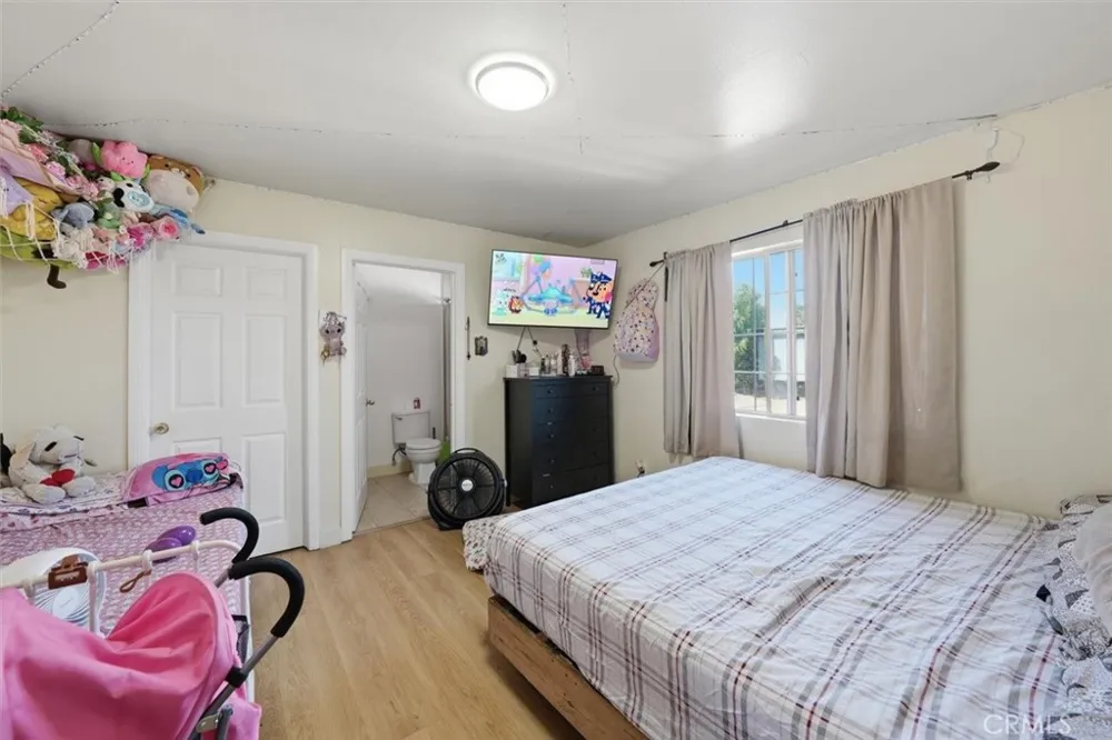 14212 Vanowen Street Van Nuys, CA 91405