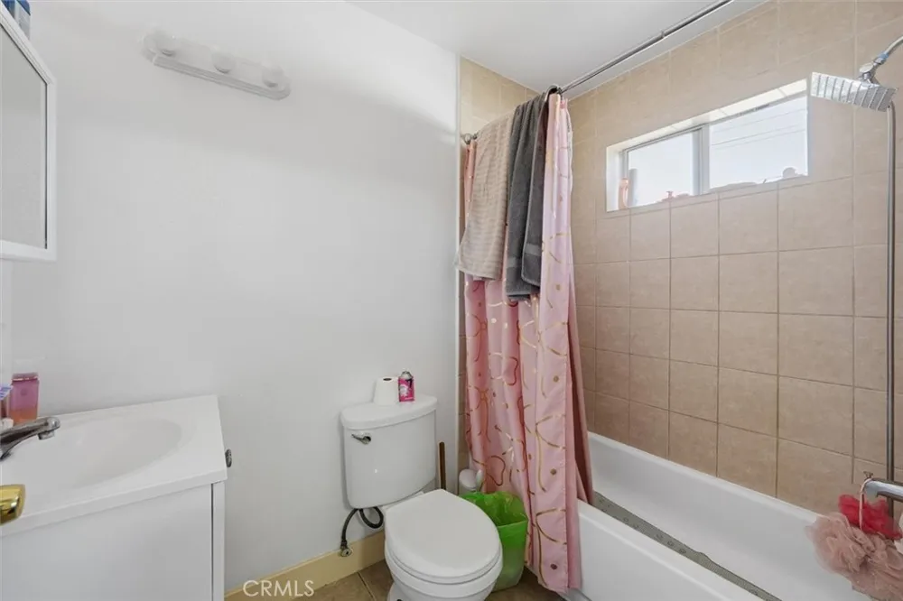 14212 Vanowen Street Van Nuys, CA 91405