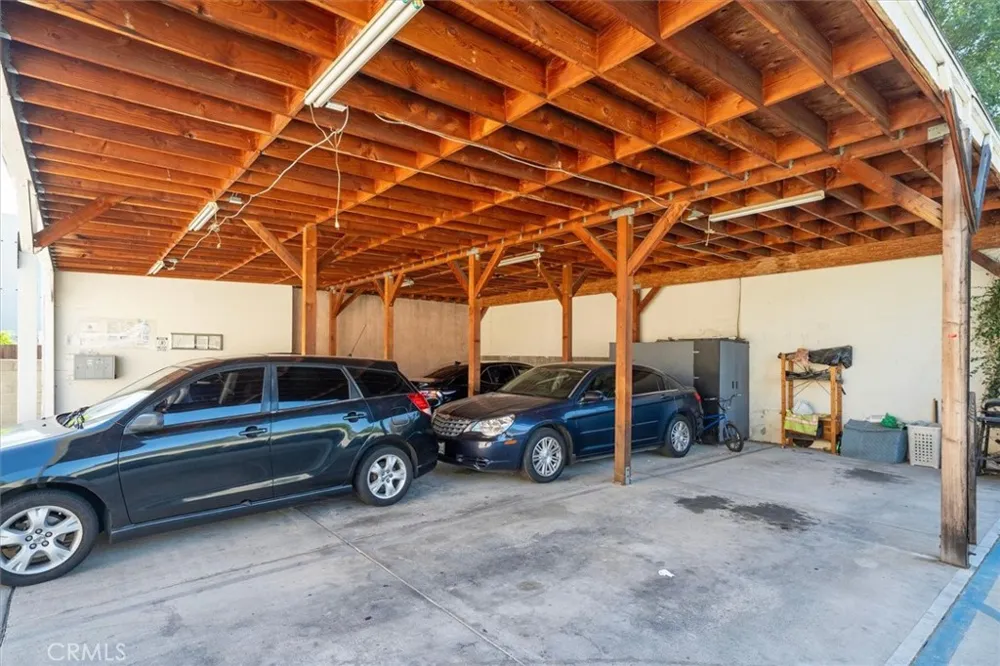 14212 Vanowen Street Van Nuys, CA 91405
