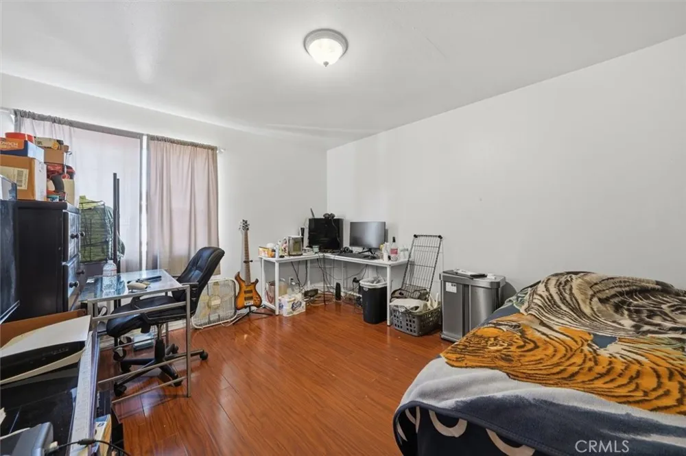14212 Vanowen Street Van Nuys, CA 91405