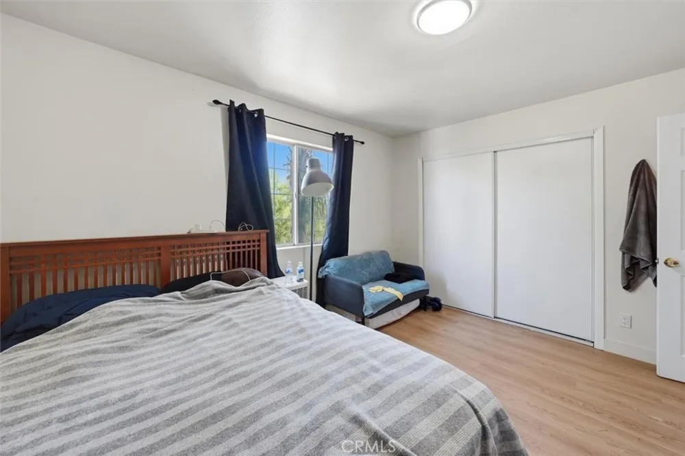 14212 Vanowen Street Van Nuys, CA 91405