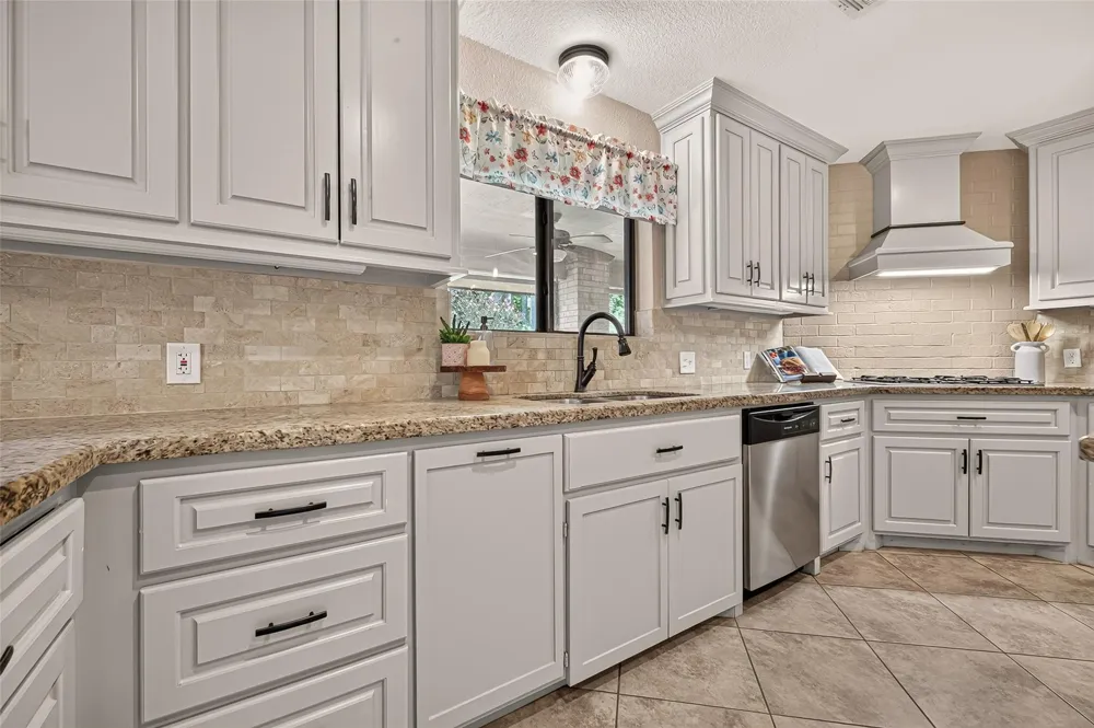 1650 White Oak Creek Drive Conroe, TX 77304