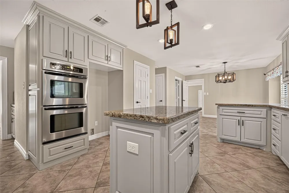 1650 White Oak Creek Drive Conroe, TX 77304