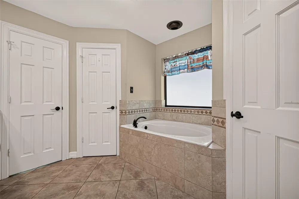1650 White Oak Creek Drive Conroe, TX 77304