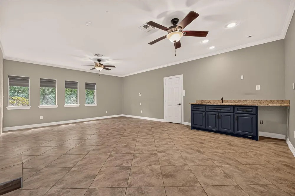 1650 White Oak Creek Drive Conroe, TX 77304
