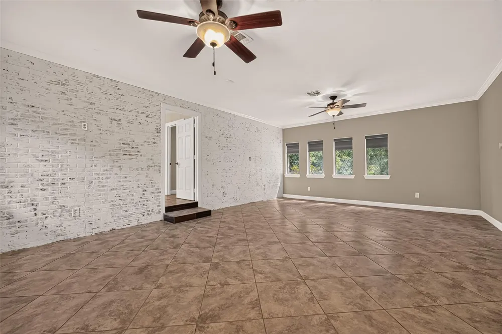 1650 White Oak Creek Drive Conroe, TX 77304