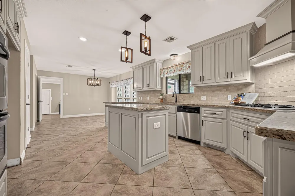 1650 White Oak Creek Drive Conroe, TX 77304