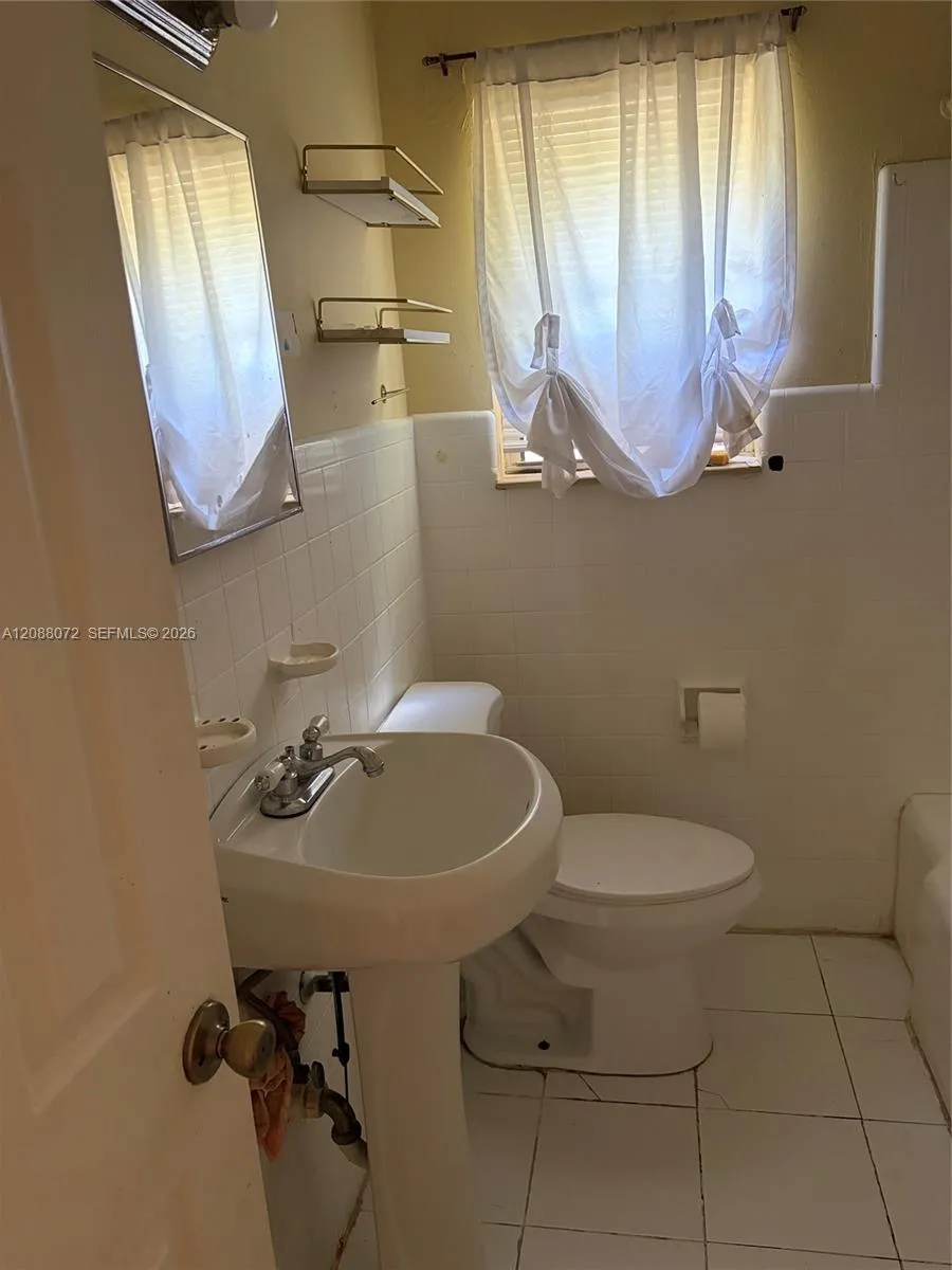1851 Funston St #B Hollywood, FL 33020