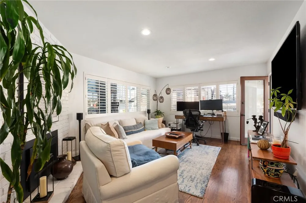 330 28th Hermosa Beach, CA 90254