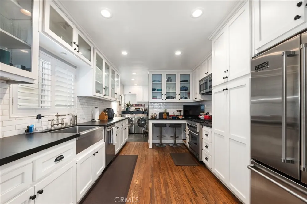 330 28th Hermosa Beach, CA 90254