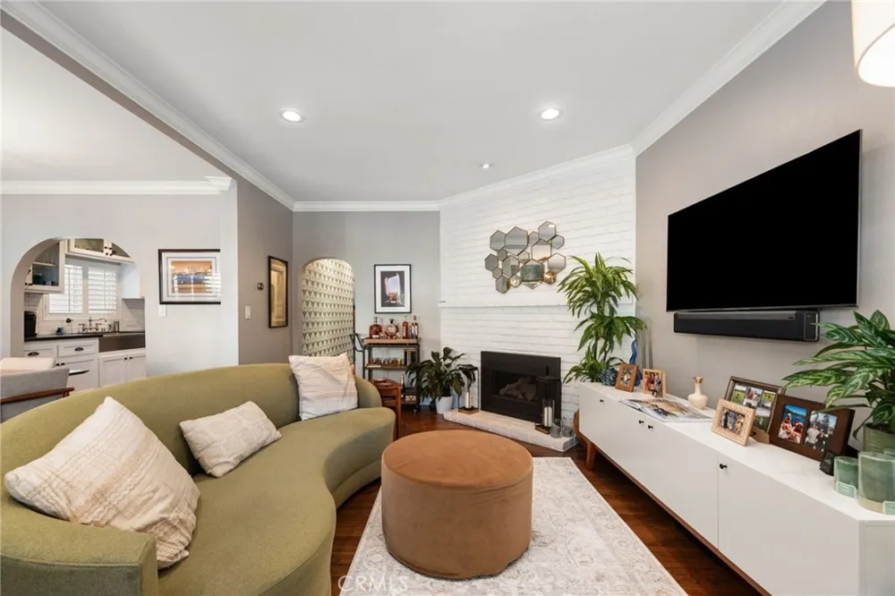 330 28th Hermosa Beach, CA 90254