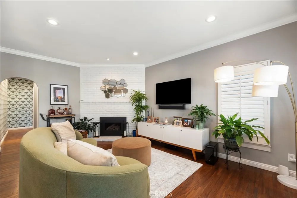 330 28th Hermosa Beach, CA 90254