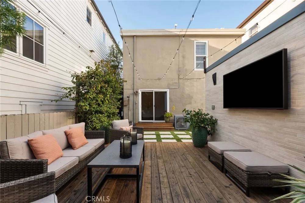 330 28th Hermosa Beach, CA 90254