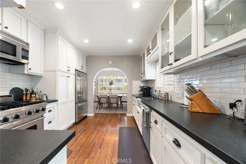 330 28th Hermosa Beach, CA 90254