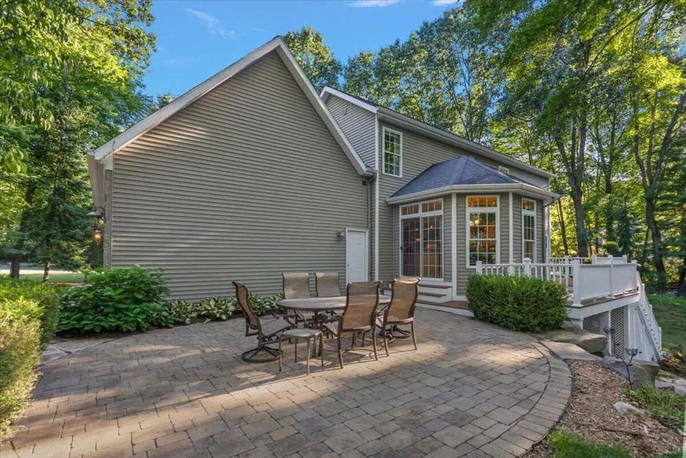 6039 Back Forty Drive NE Belmont, MI 49306
