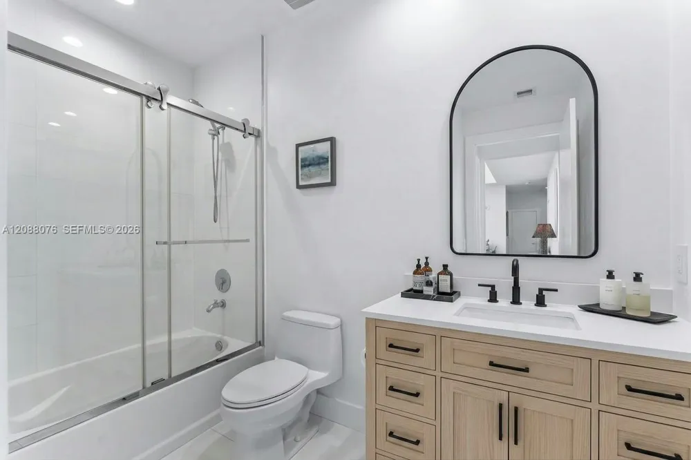 950 Brickell Bay Dr #5506 Miami, FL 33131