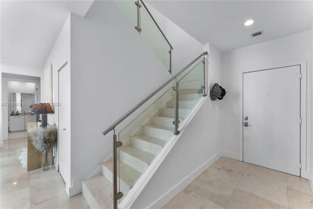 950 Brickell Bay Dr #5506 Miami, FL 33131