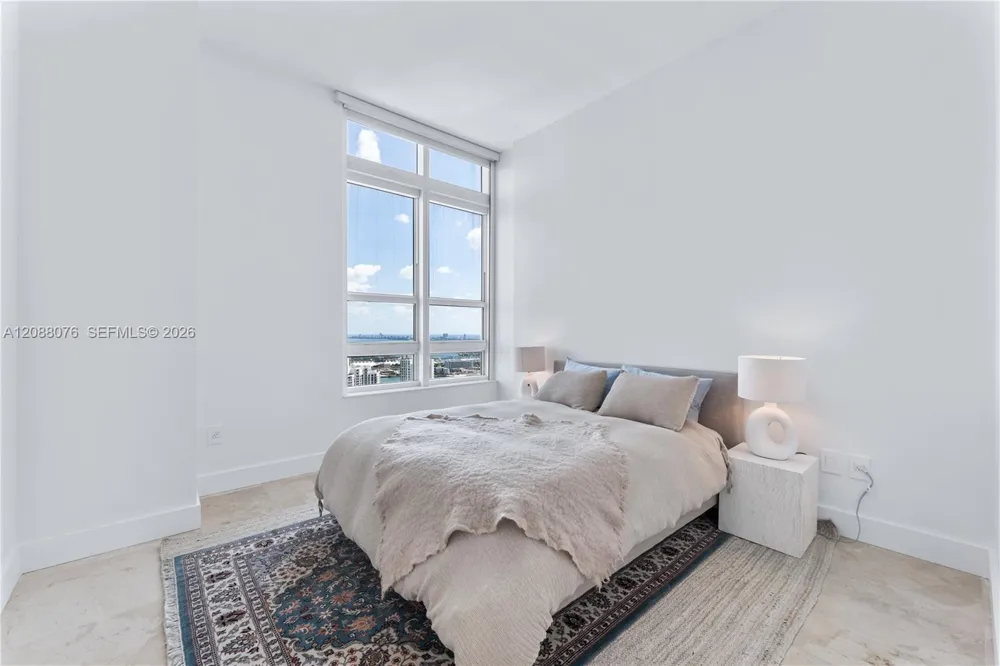 950 Brickell Bay Dr #5506 Miami, FL 33131