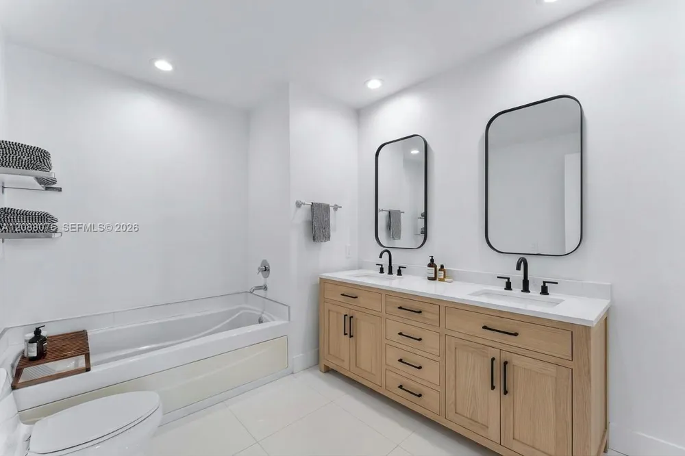 950 Brickell Bay Dr #5506 Miami, FL 33131