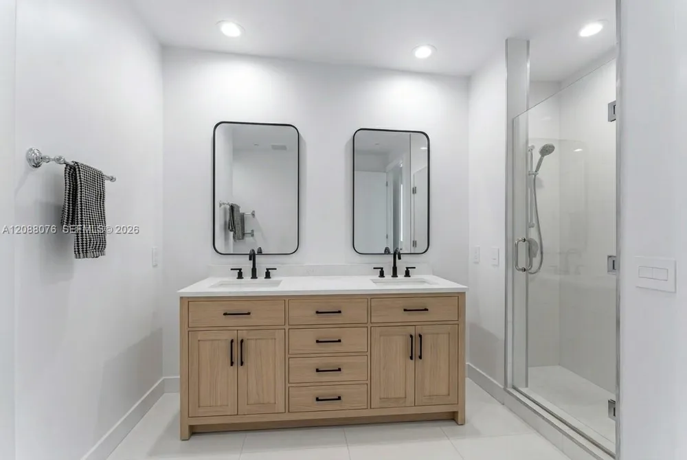 950 Brickell Bay Dr #5506 Miami, FL 33131