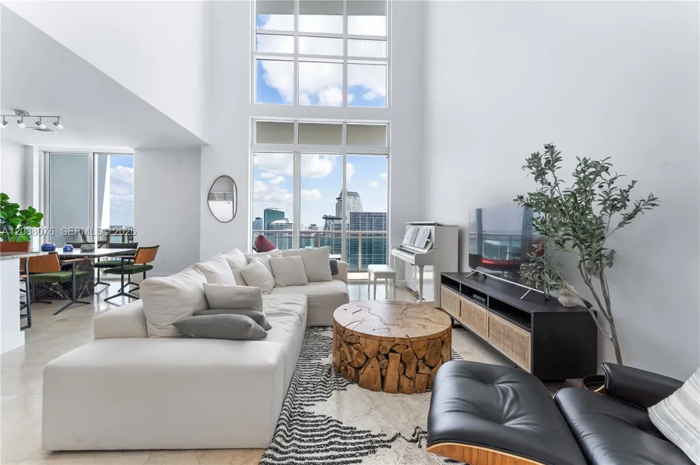 950 Brickell Bay Dr #5506 Miami, FL 33131