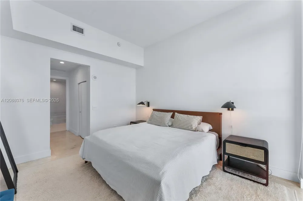 950 Brickell Bay Dr #5506 Miami, FL 33131