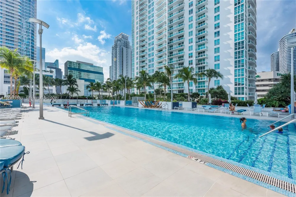 950 Brickell Bay Dr #5506 Miami, FL 33131