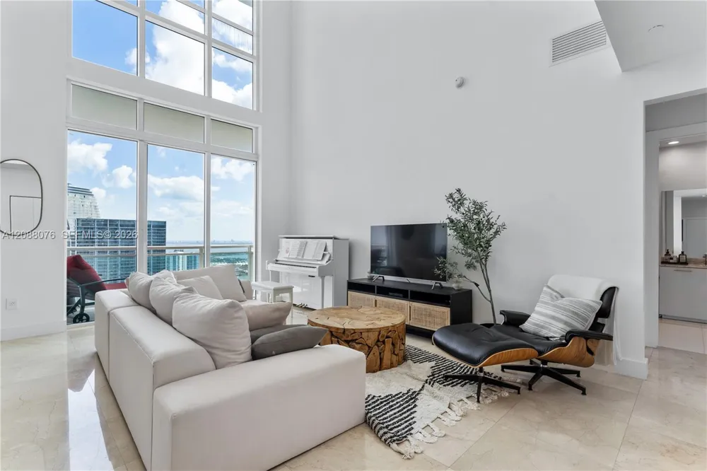 950 Brickell Bay Dr #5506 Miami, FL 33131