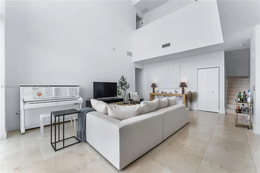 950 Brickell Bay Dr #5506 Miami, FL 33131